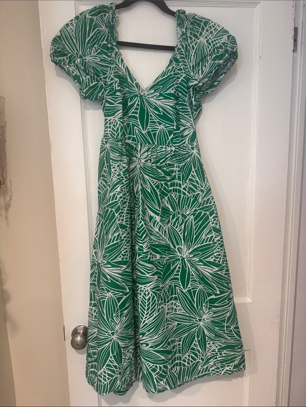 Green Floral V-Neck Puff Sleeve Dress